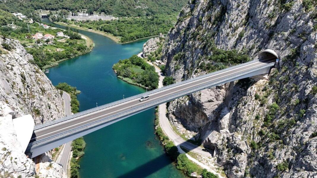 Apartment Mlija Omiš Eksteriør bilde